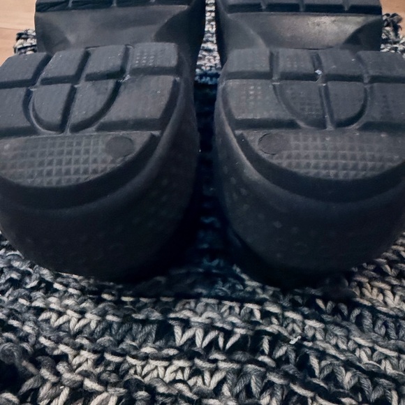 Classic Black Clog Sandals Crocs Stomp Lined Platform Clog - Black